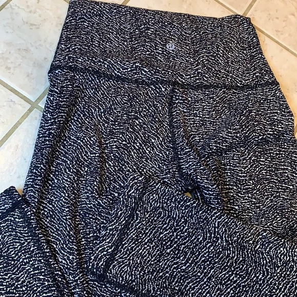 Lululemon High Rise - Picture 5 of 5